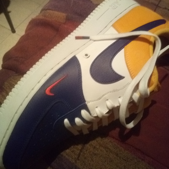 Nikes - Picture 4 of 6